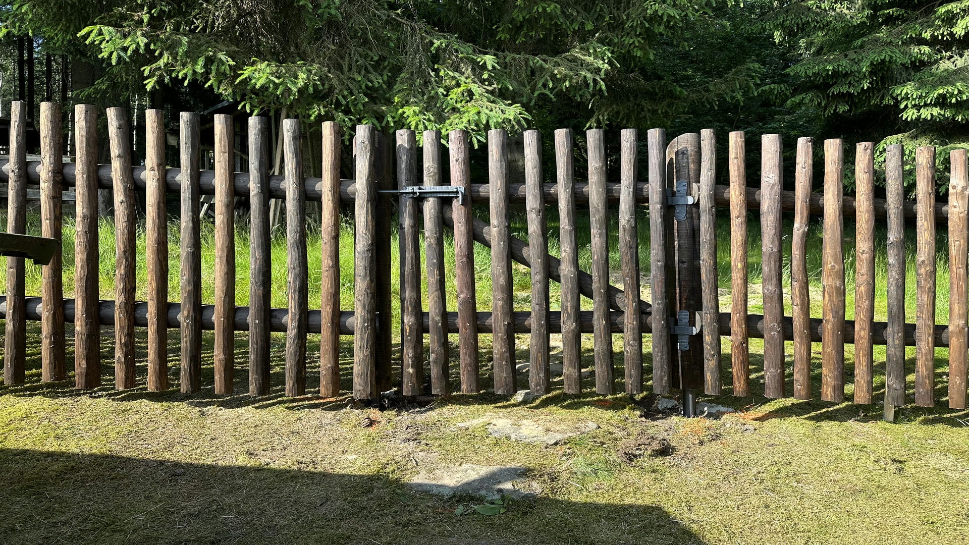 Obrázek 2 / Dřevěné ploty - strojně loupané   - realizace Děčín 06-2023